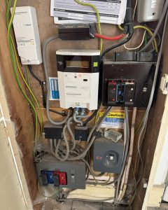 outdated and unsafe fuse box before rewire